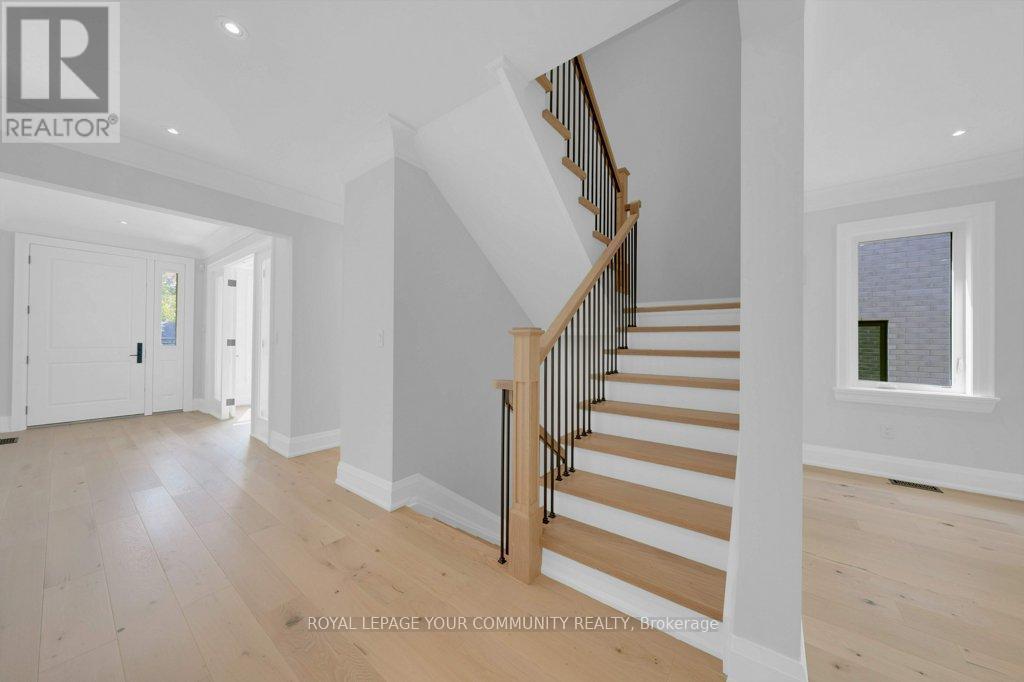 












92 HOWARD ROAD

,
Newmarket,




Ontario
L3Y3G7

