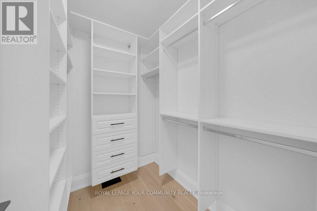 












92 HOWARD ROAD

,
Newmarket,




Ontario
L3Y3G7

