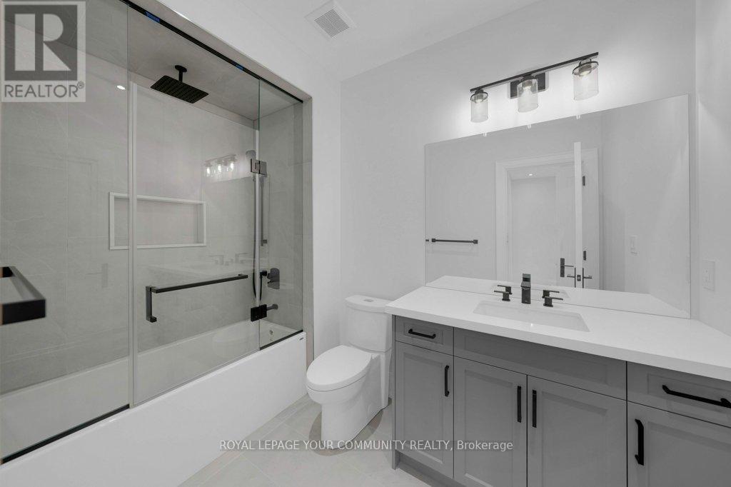 












92 HOWARD ROAD

,
Newmarket,




Ontario
L3Y3G7


