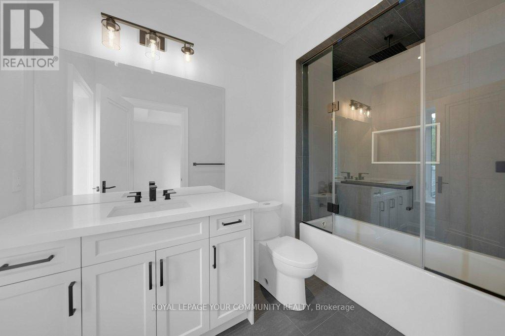 












92 HOWARD ROAD

,
Newmarket,




Ontario
L3Y3G7

