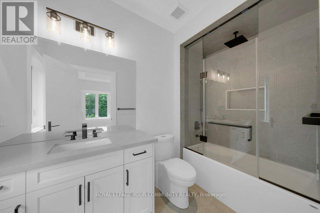 












92 HOWARD ROAD

,
Newmarket,




Ontario
L3Y3G7

