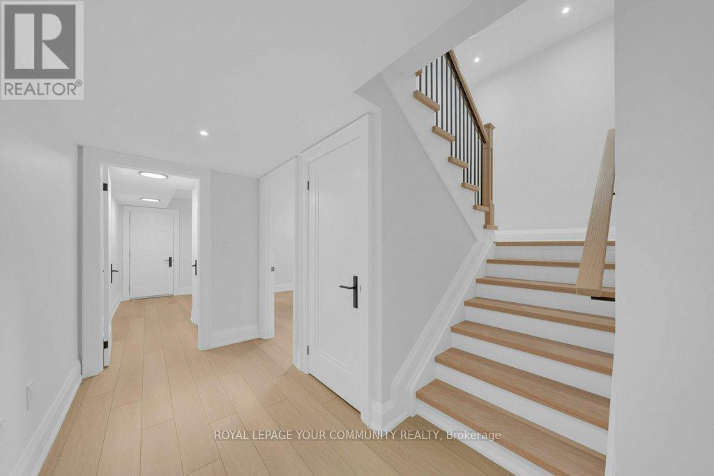 












92 HOWARD ROAD

,
Newmarket,




Ontario
L3Y3G7

