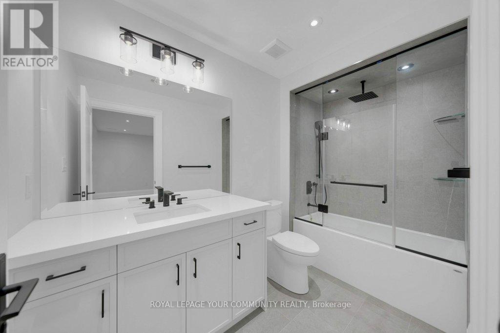 












92 HOWARD ROAD

,
Newmarket,




Ontario
L3Y3G7

