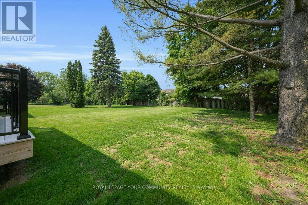












92 HOWARD ROAD

,
Newmarket,




Ontario
L3Y3G7


