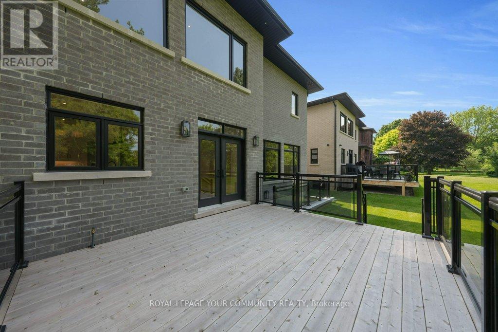 












92 HOWARD ROAD

,
Newmarket,




Ontario
L3Y3G7

