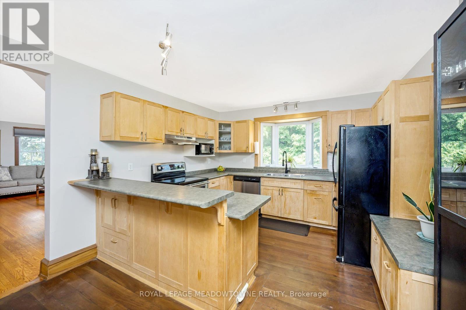 












1 CASELEY DRIVE

,
Halton Hills,




Ontario
L0P1K0

