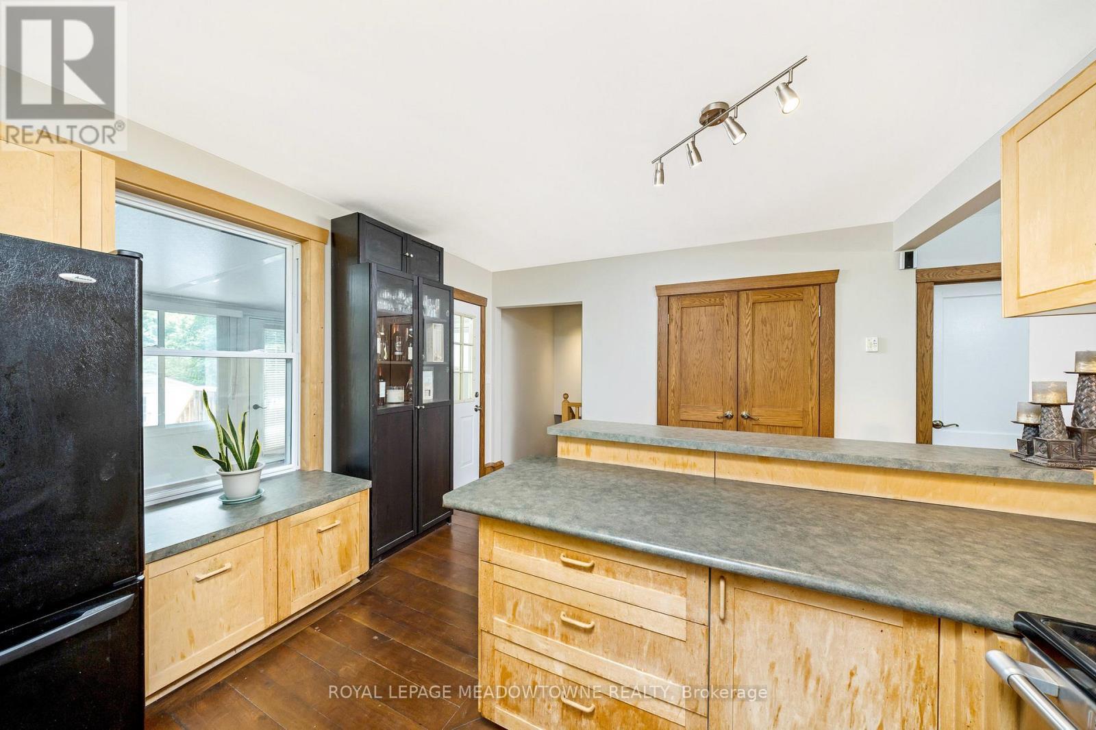 












1 CASELEY DRIVE

,
Halton Hills,




Ontario
L0P1K0

