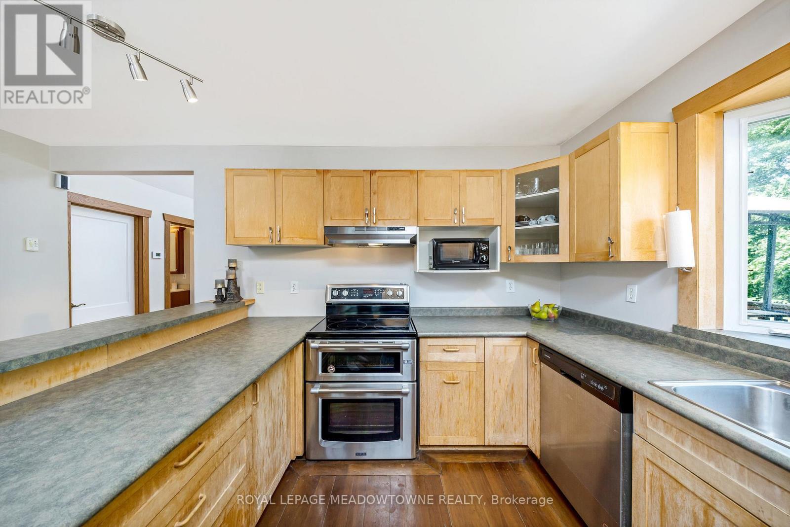 












1 CASELEY DRIVE

,
Halton Hills,




Ontario
L0P1K0

