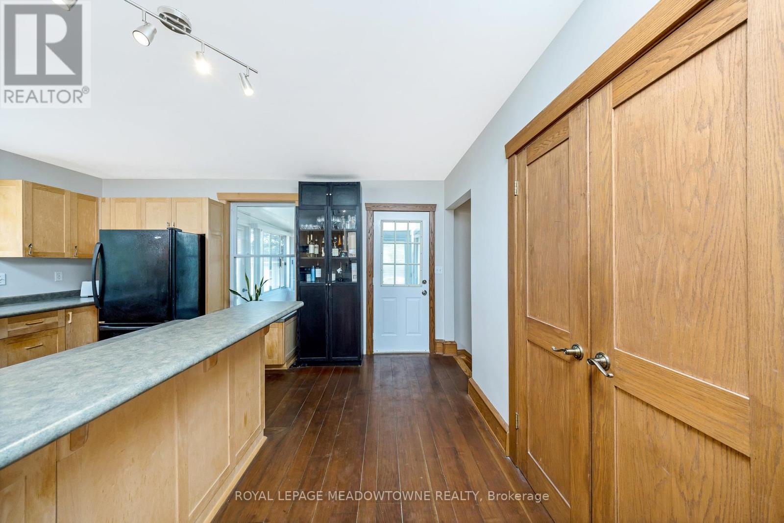 












1 CASELEY DRIVE

,
Halton Hills,




Ontario
L0P1K0

