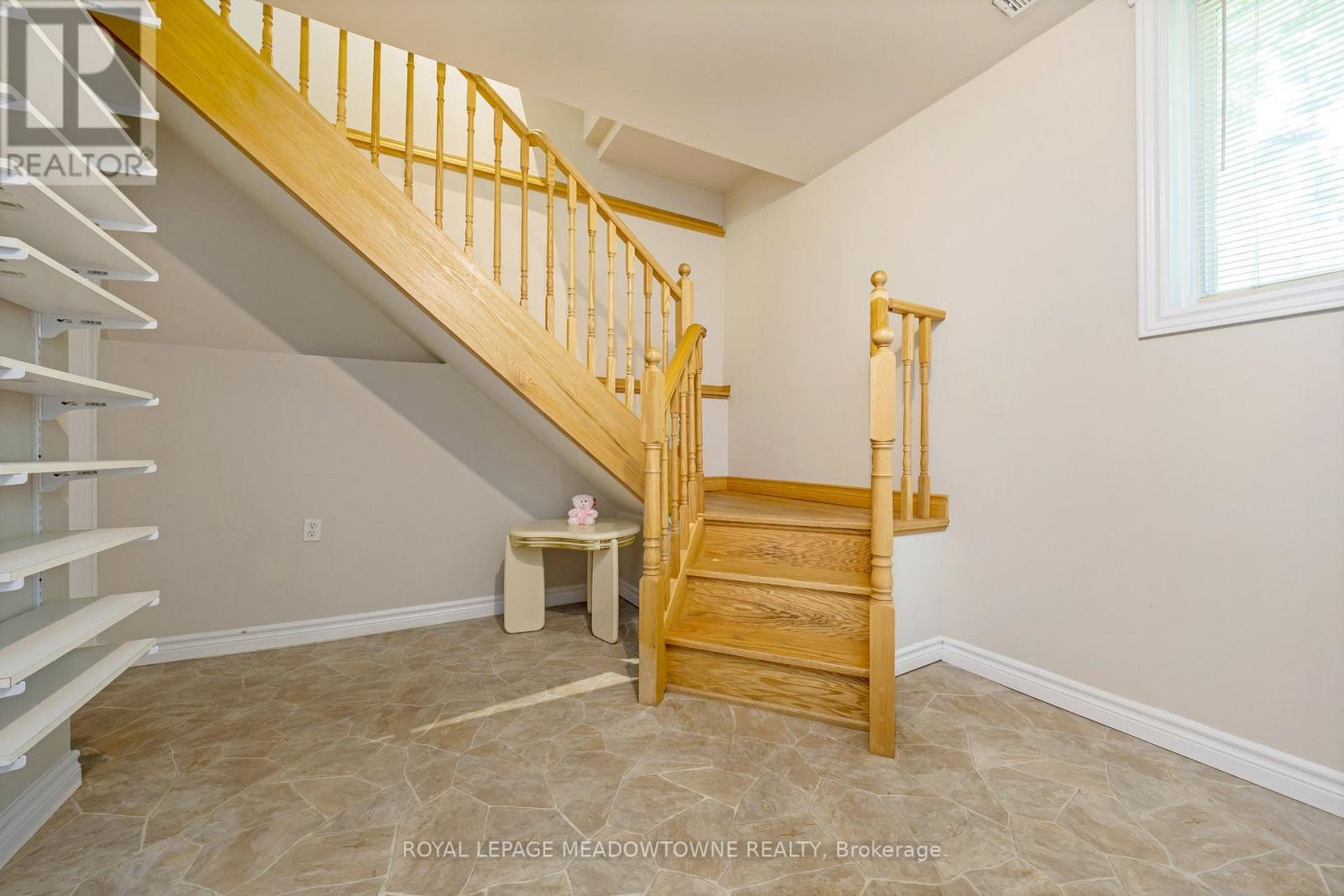 












1 CASELEY DRIVE

,
Halton Hills,




Ontario
L0P1K0

