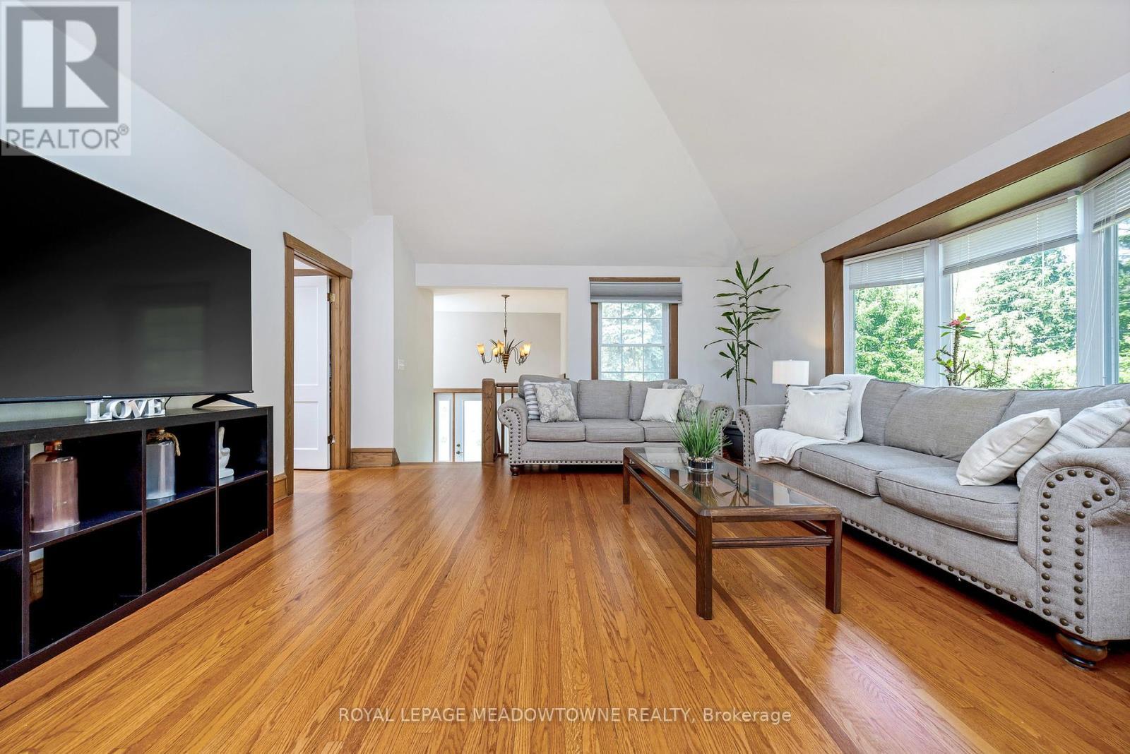 












1 CASELEY DRIVE

,
Halton Hills,




Ontario
L0P1K0

