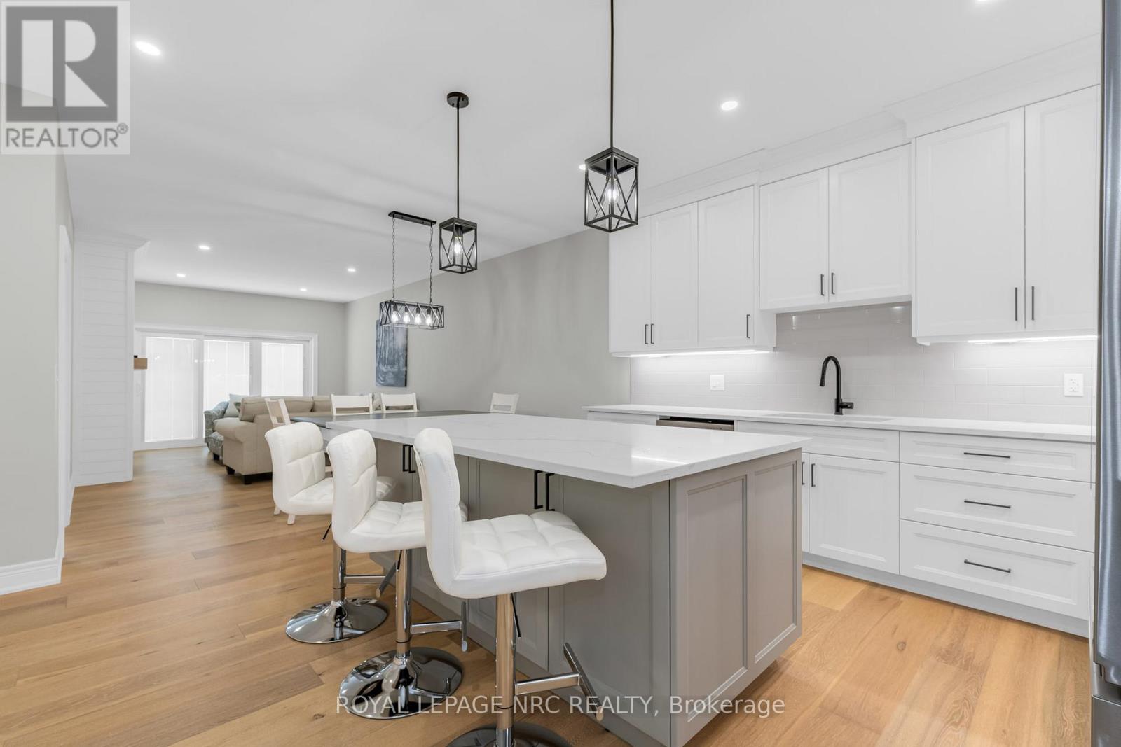 












736 CLARENCE STREET

,
Port Colborne (Sugarloaf),




Ontario
L3K0A8

