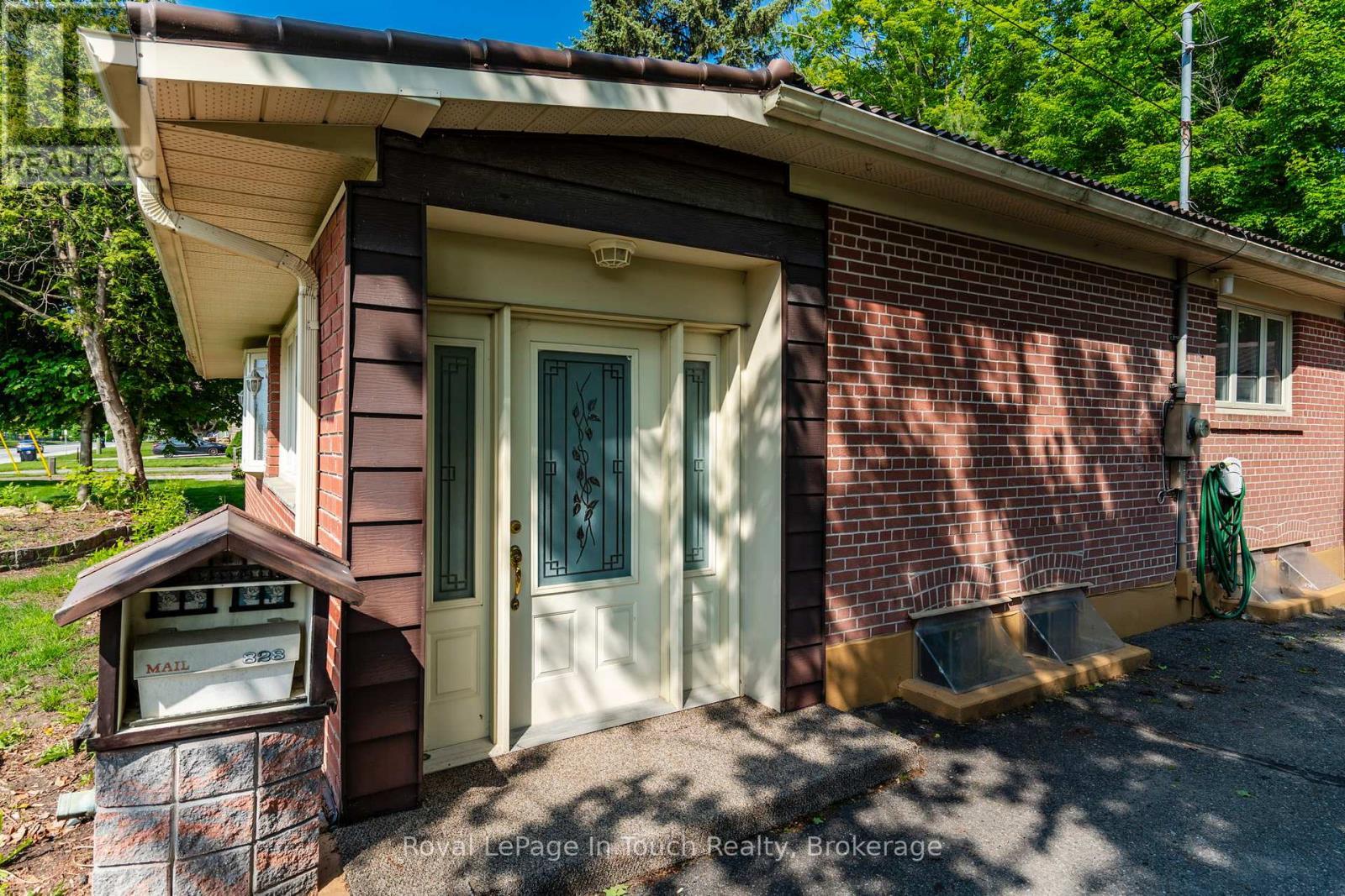 












828 HUGEL AVENUE

,
Midland,




Ontario
L4R1X6

