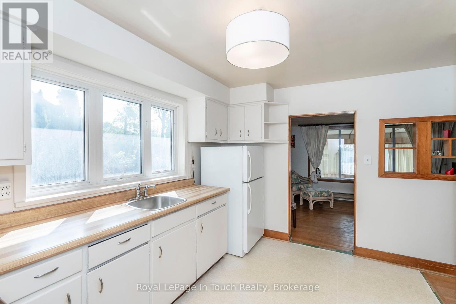












828 HUGEL AVENUE

,
Midland,




Ontario
L4R1X6

