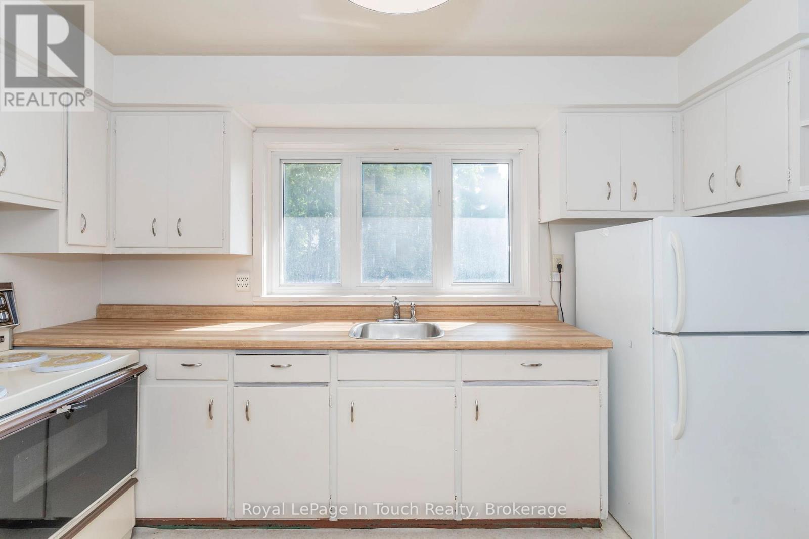












828 HUGEL AVENUE

,
Midland,




Ontario
L4R1X6

