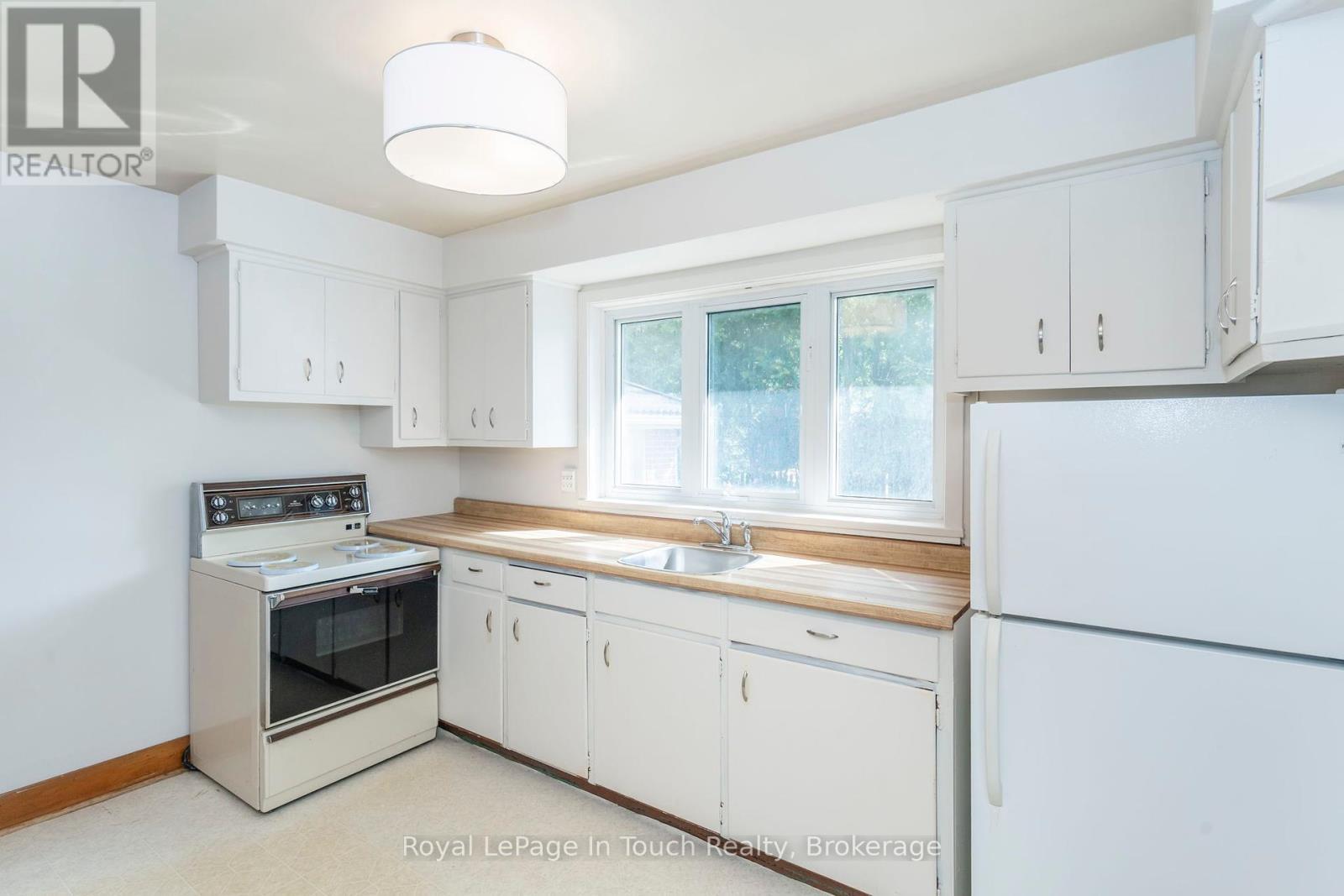 












828 HUGEL AVENUE

,
Midland,




Ontario
L4R1X6

