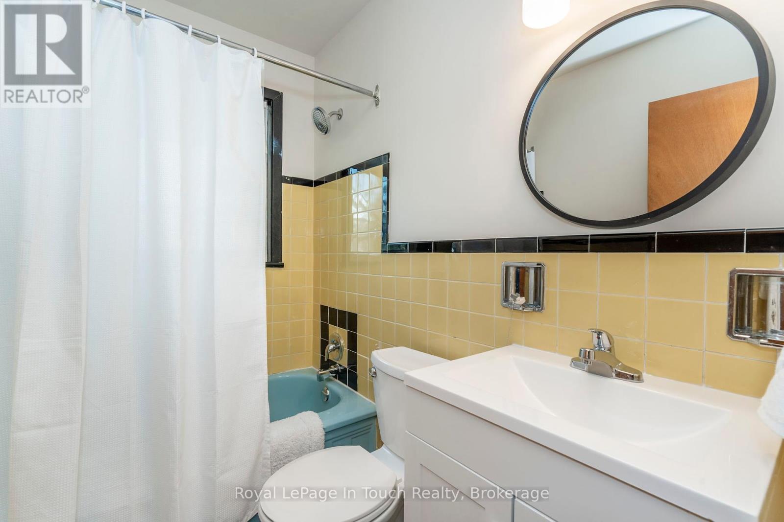 












828 HUGEL AVENUE

,
Midland,




Ontario
L4R1X6

