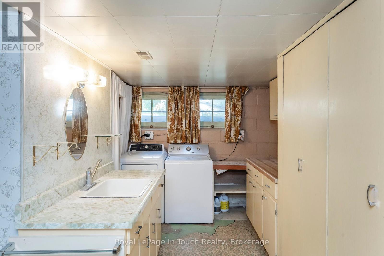 












828 HUGEL AVENUE

,
Midland,




Ontario
L4R1X6

