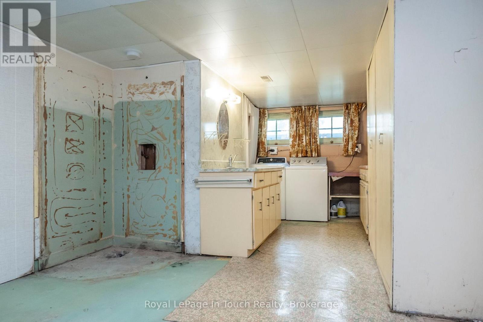 












828 HUGEL AVENUE

,
Midland,




Ontario
L4R1X6

