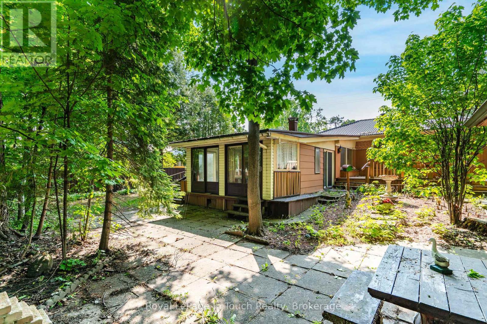 












828 HUGEL AVENUE

,
Midland,




Ontario
L4R1X6

