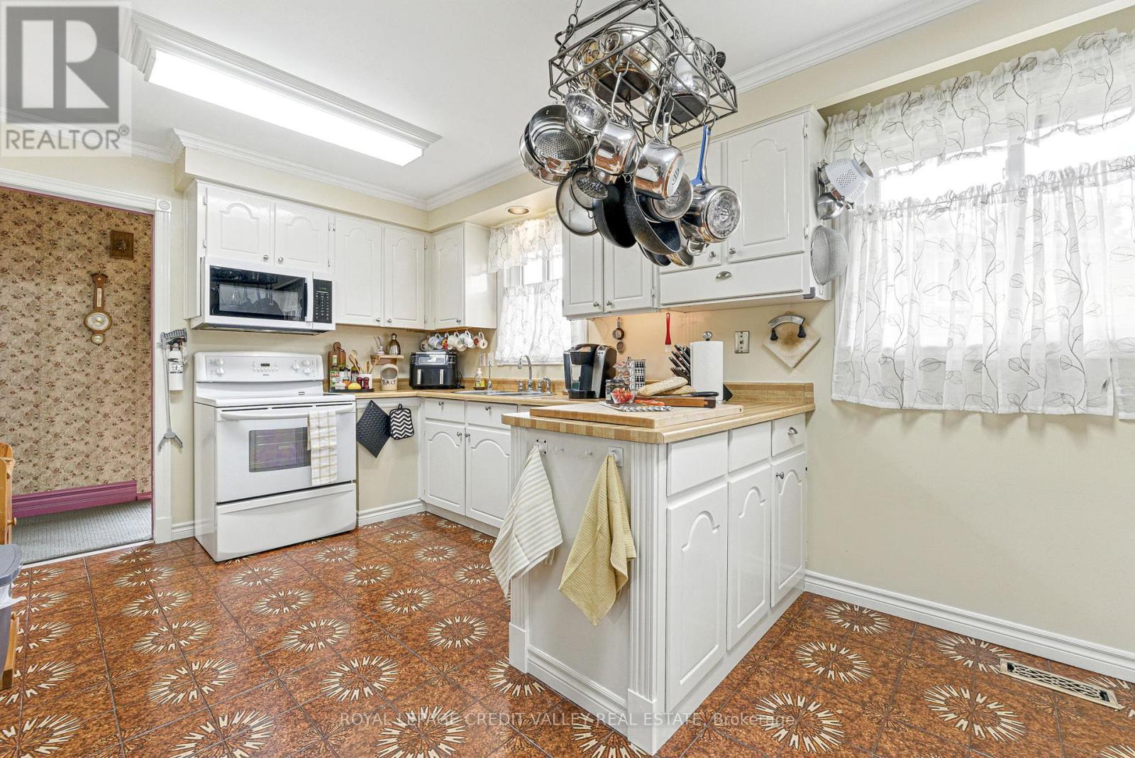 












74 ROSEVILLE DRIVE

,
Brampton,




Ontario
L6Y2G8

