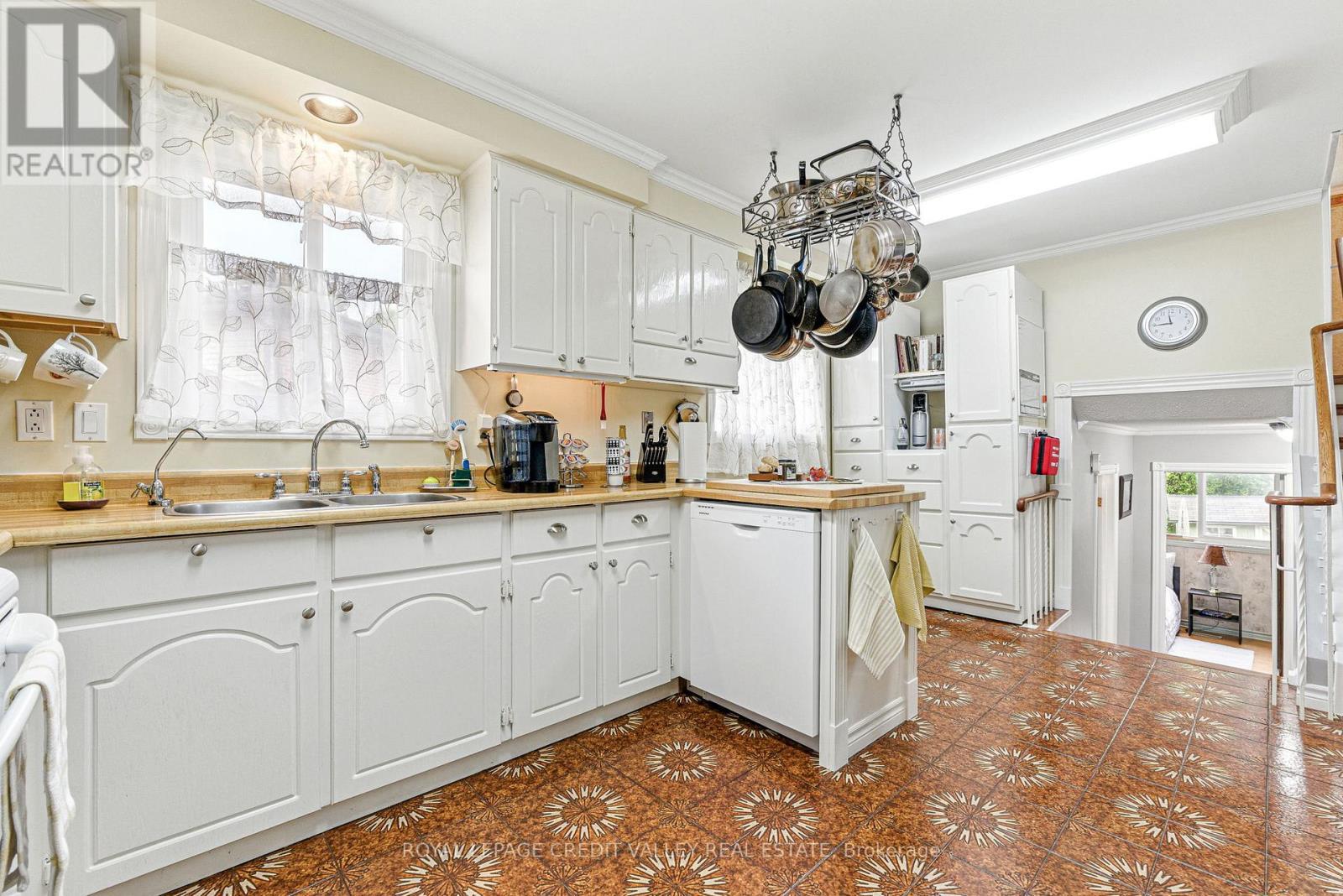 












74 ROSEVILLE DRIVE

,
Brampton,




Ontario
L6Y2G8

