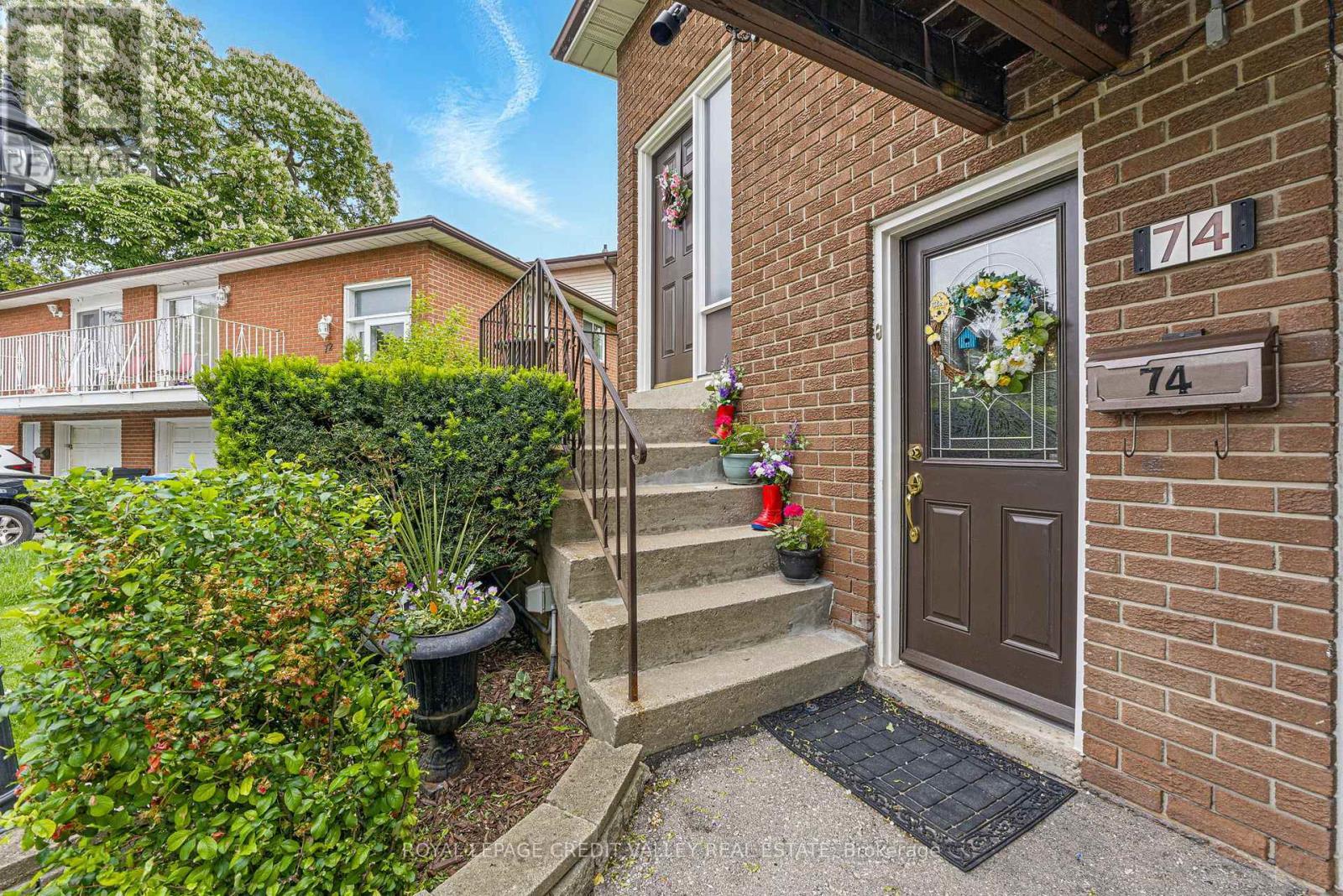 












74 ROSEVILLE DRIVE

,
Brampton,




Ontario
L6Y2G8

