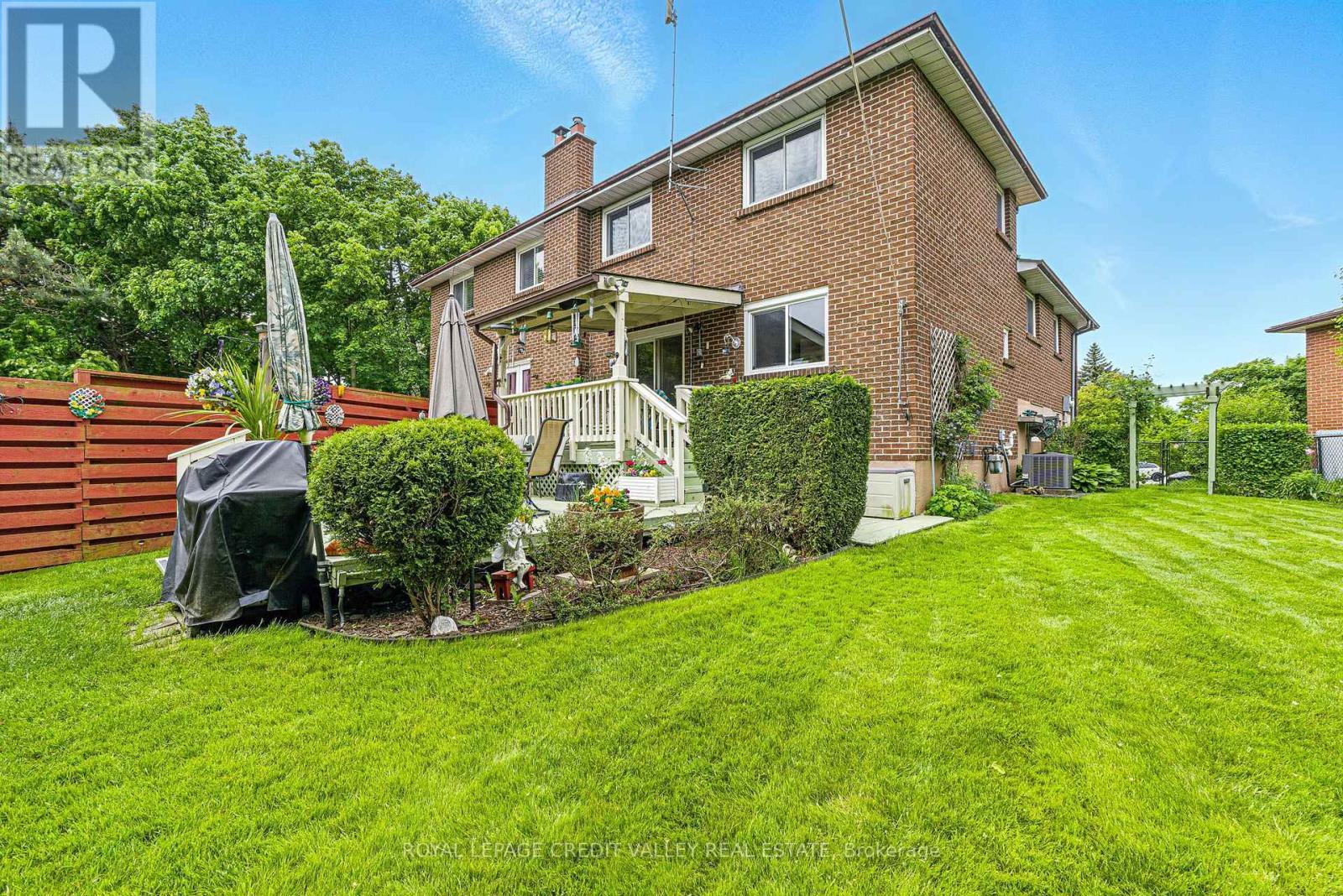 












74 ROSEVILLE DRIVE

,
Brampton,




Ontario
L6Y2G8

