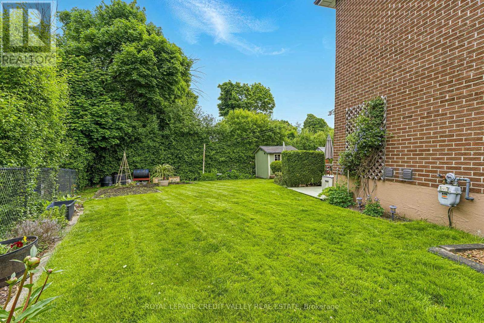 












74 ROSEVILLE DRIVE

,
Brampton,




Ontario
L6Y2G8

