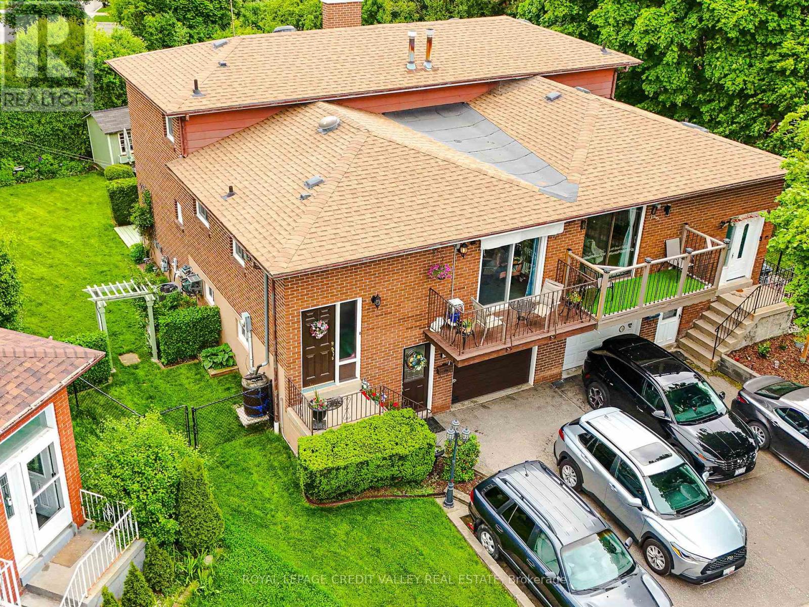 












74 ROSEVILLE DRIVE

,
Brampton,




Ontario
L6Y2G8

