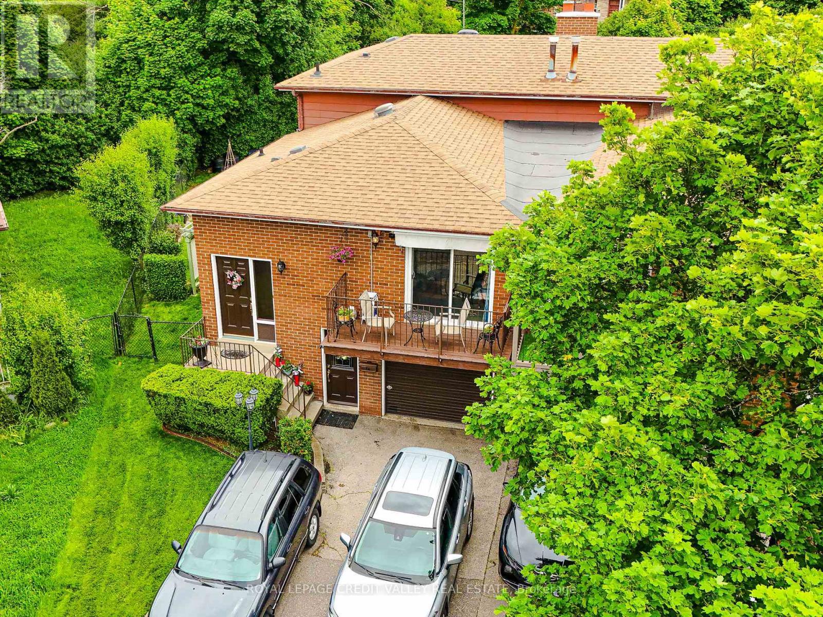 












74 ROSEVILLE DRIVE

,
Brampton,




Ontario
L6Y2G8

