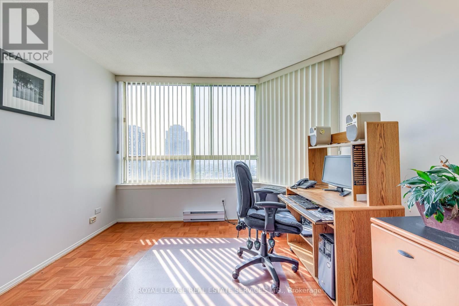 












2111 - 3605 KARIYA DRIVE

,
Mississauga,




Ontario
L5B3J4

