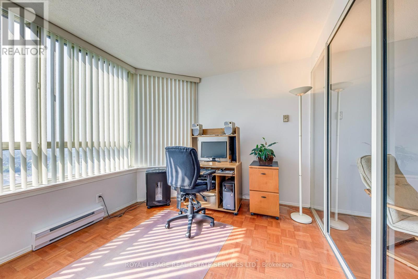 












2111 - 3605 KARIYA DRIVE

,
Mississauga,




Ontario
L5B3J4

