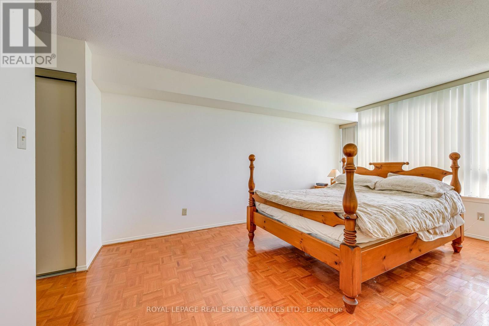 












2111 - 3605 KARIYA DRIVE

,
Mississauga,




Ontario
L5B3J4

