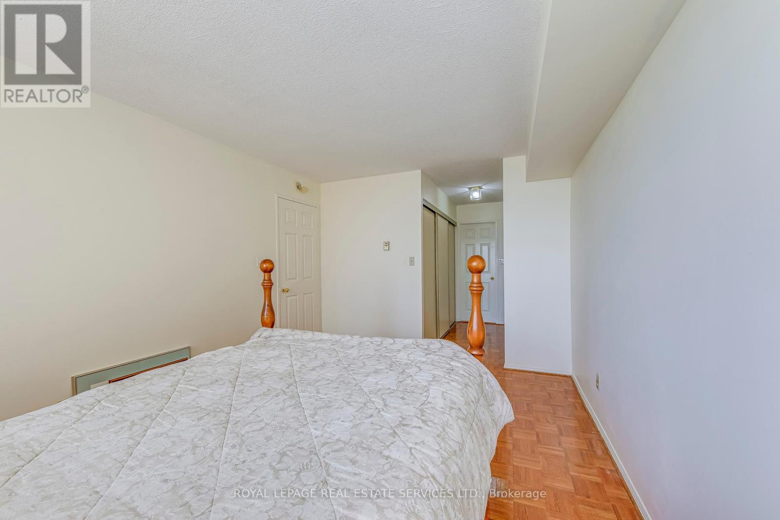 












2111 - 3605 KARIYA DRIVE

,
Mississauga,




Ontario
L5B3J4

