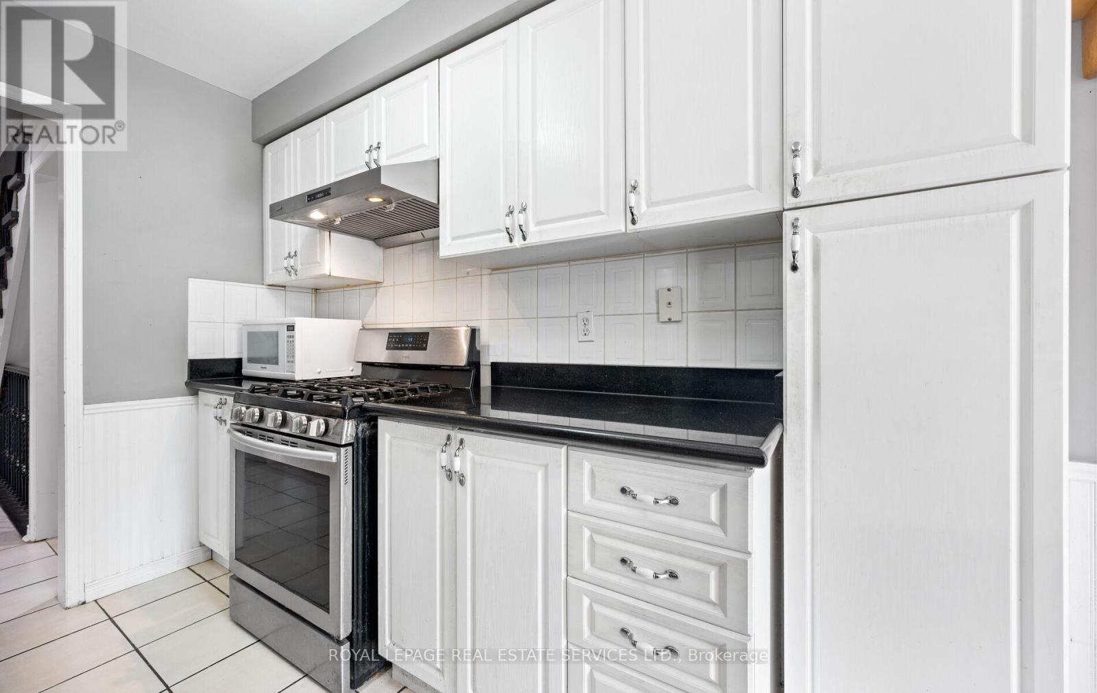 












812 GOLDEN FARMER WAY

,
Mississauga,




Ontario
L5W1A7

