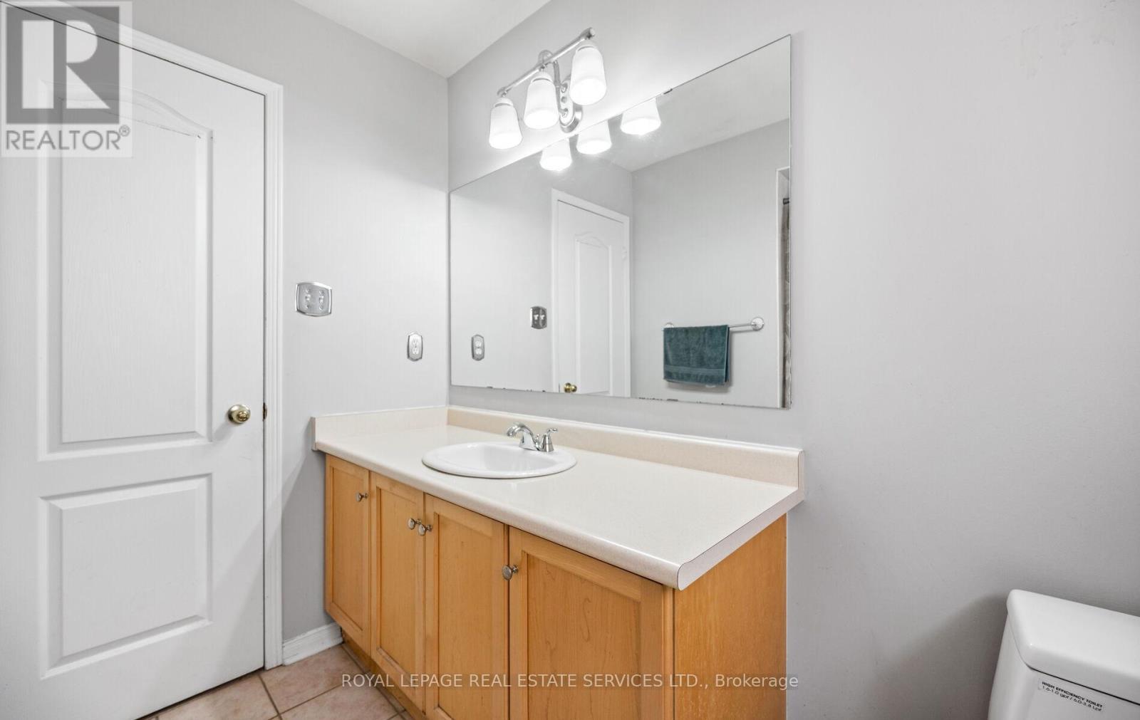 












812 GOLDEN FARMER WAY

,
Mississauga,




Ontario
L5W1A7

