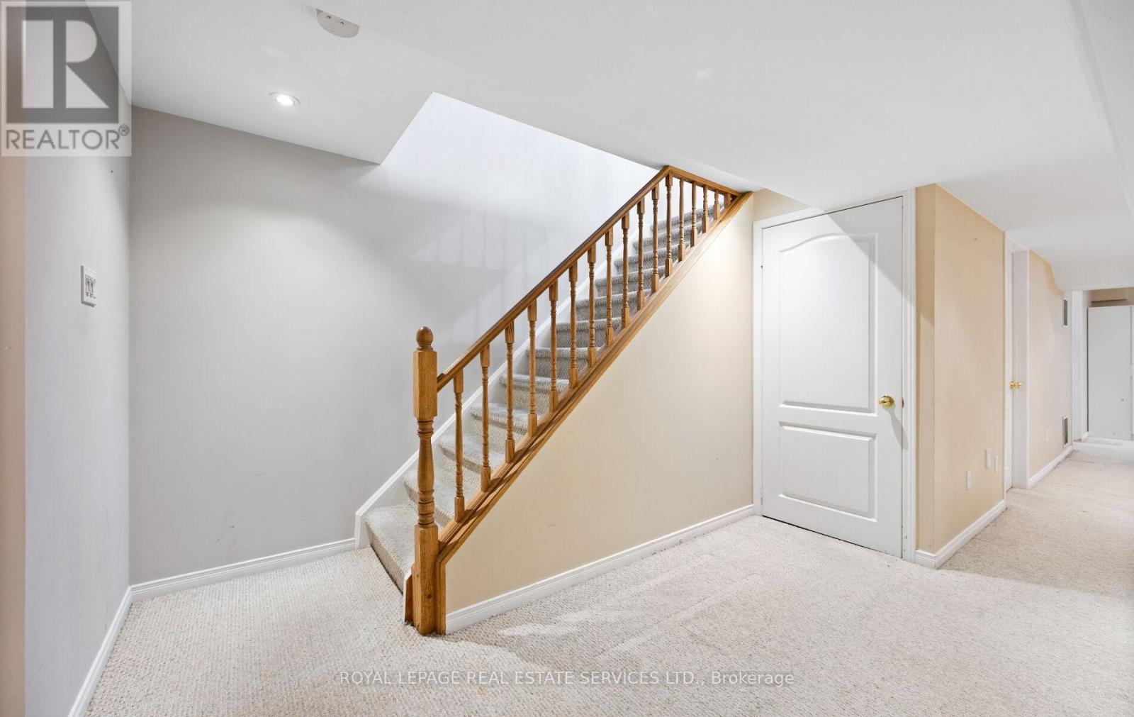 












812 GOLDEN FARMER WAY

,
Mississauga,




Ontario
L5W1A7

