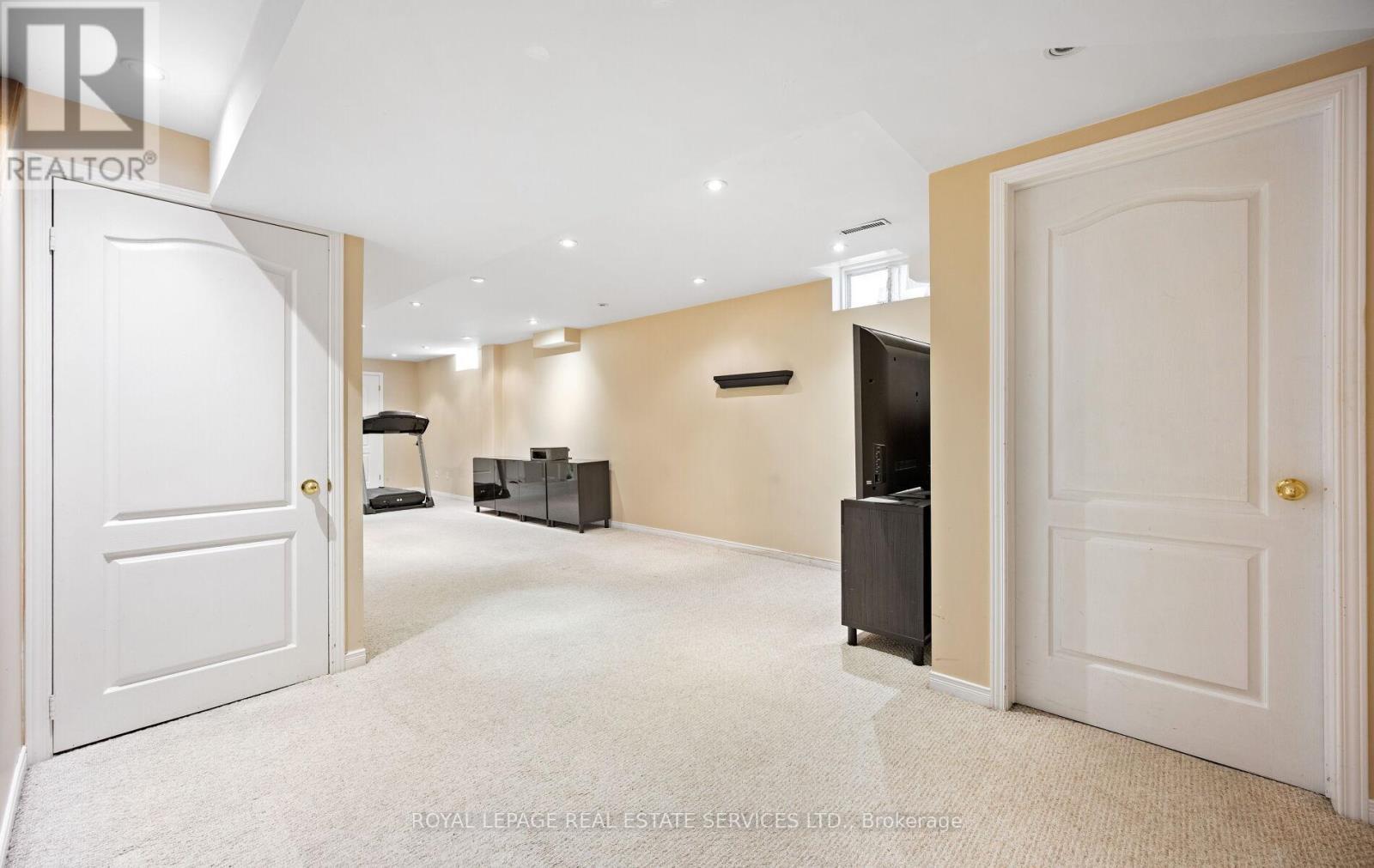 












812 GOLDEN FARMER WAY

,
Mississauga,




Ontario
L5W1A7

