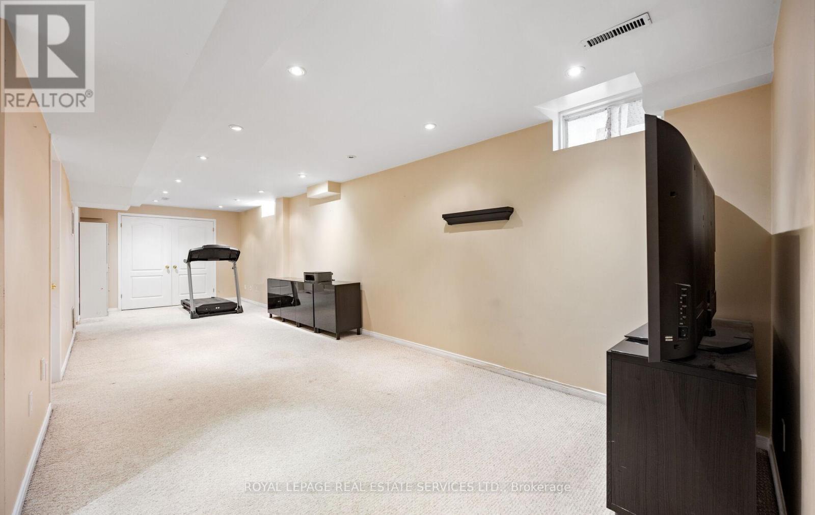 












812 GOLDEN FARMER WAY

,
Mississauga,




Ontario
L5W1A7

