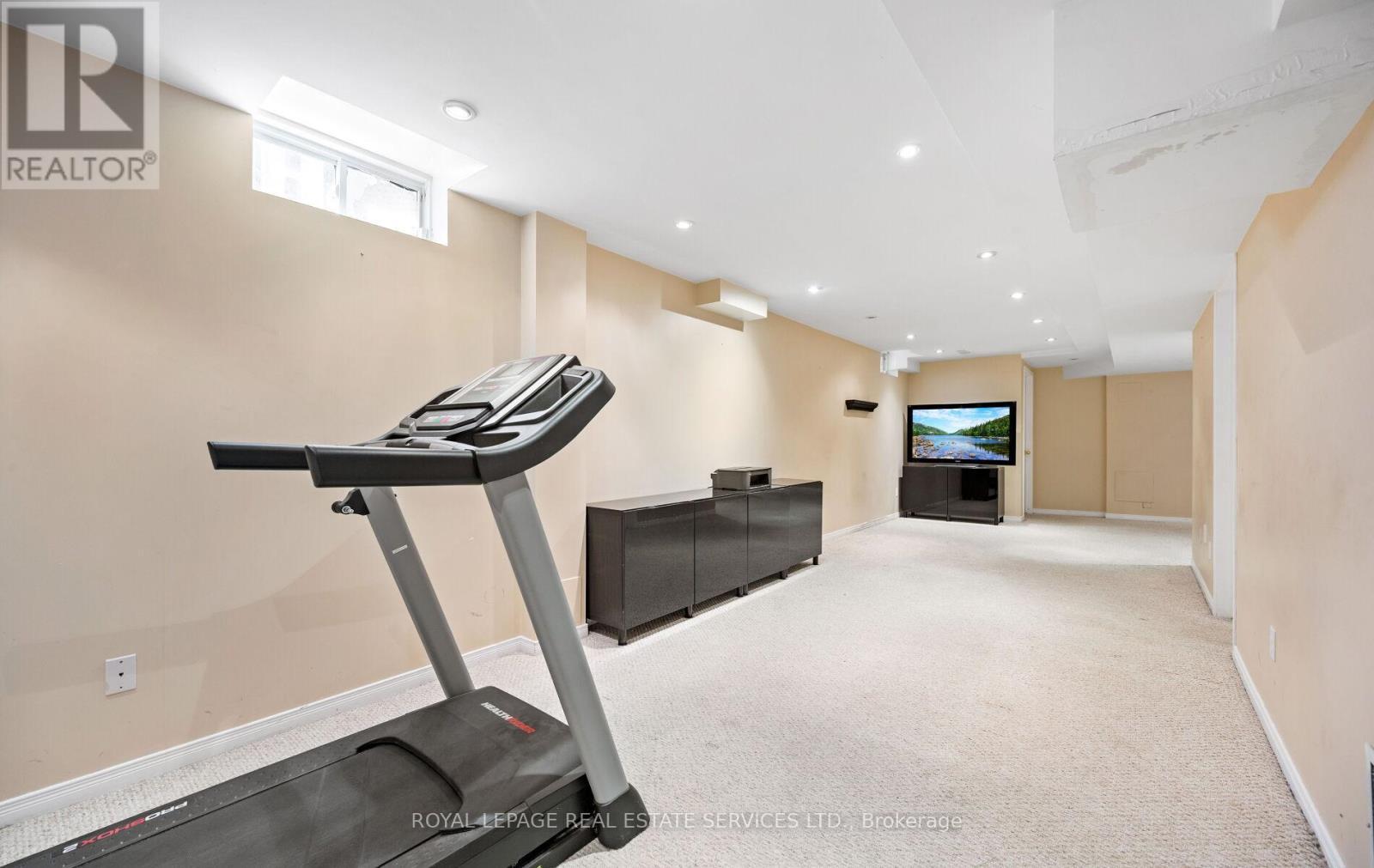 












812 GOLDEN FARMER WAY

,
Mississauga,




Ontario
L5W1A7

