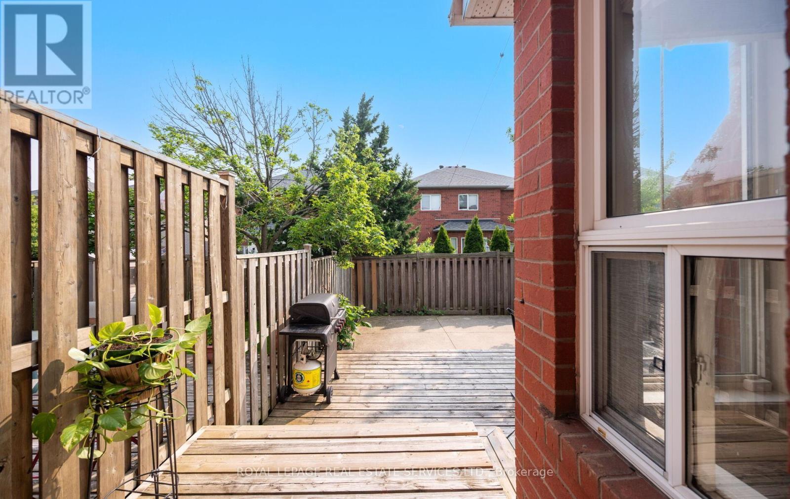 












812 GOLDEN FARMER WAY

,
Mississauga,




Ontario
L5W1A7

