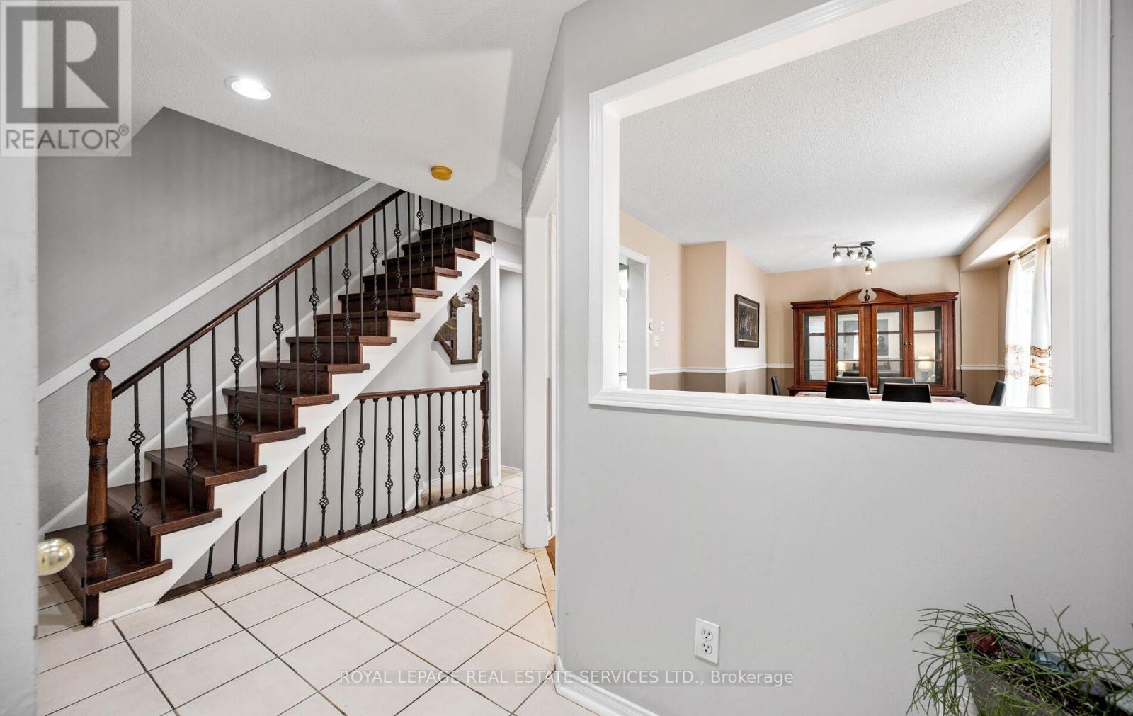 












812 GOLDEN FARMER WAY

,
Mississauga,




Ontario
L5W1A7

