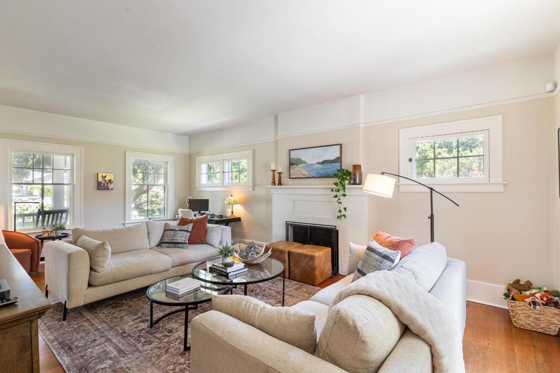 









1001


Lawrence

Avenue,
Kelowna,




BC
V1Y 6M3

