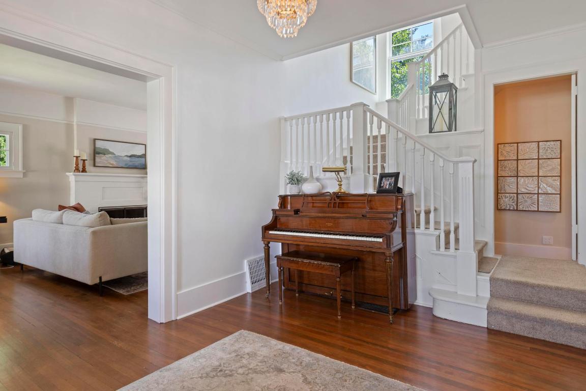 









1001


Lawrence

Avenue,
Kelowna,




BC
V1Y 6M3

