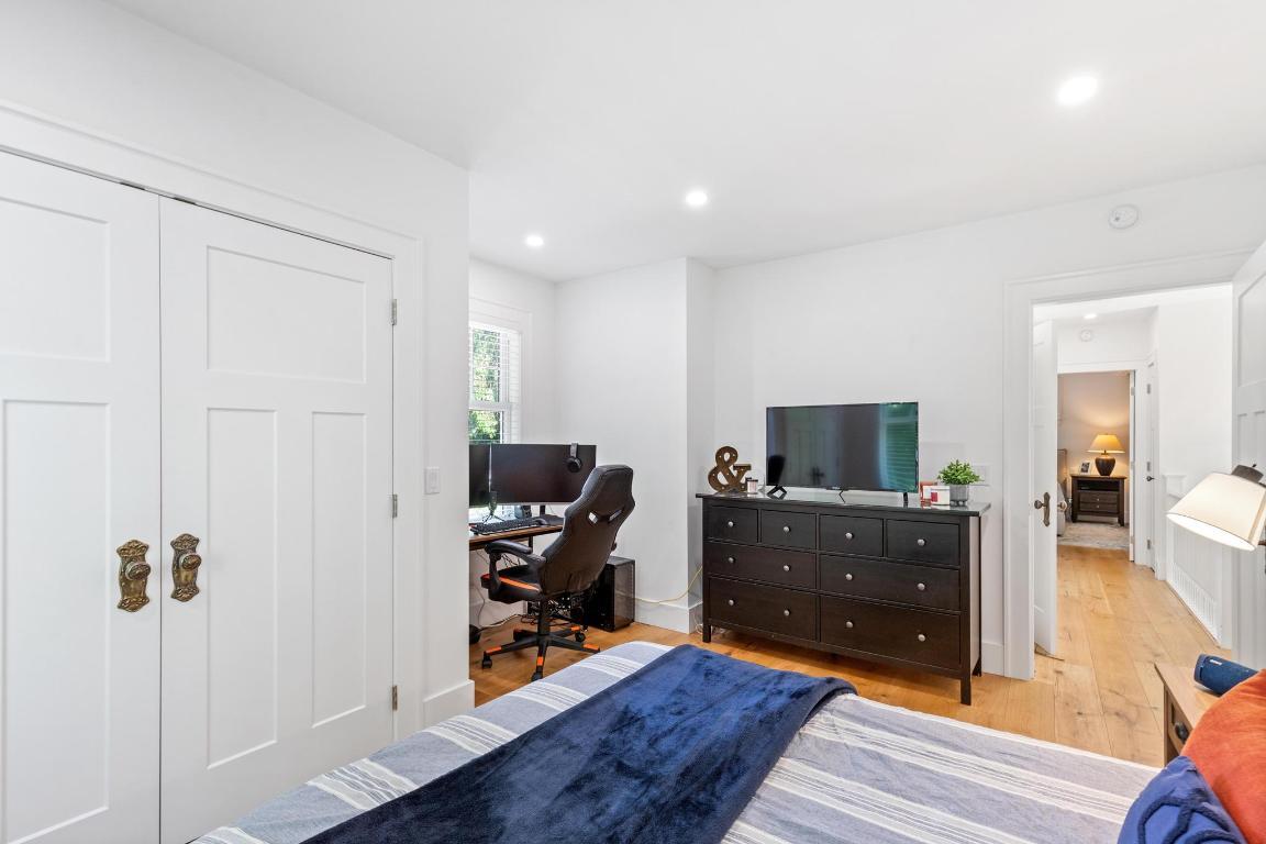 









1001


Lawrence

Avenue,
Kelowna,




BC
V1Y 6M3

