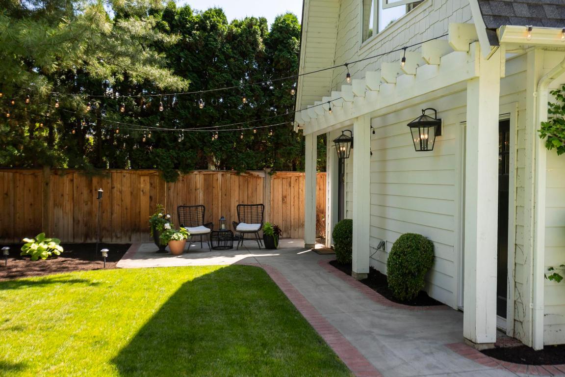 









1001


Lawrence

Avenue,
Kelowna,




BC
V1Y 6M3

