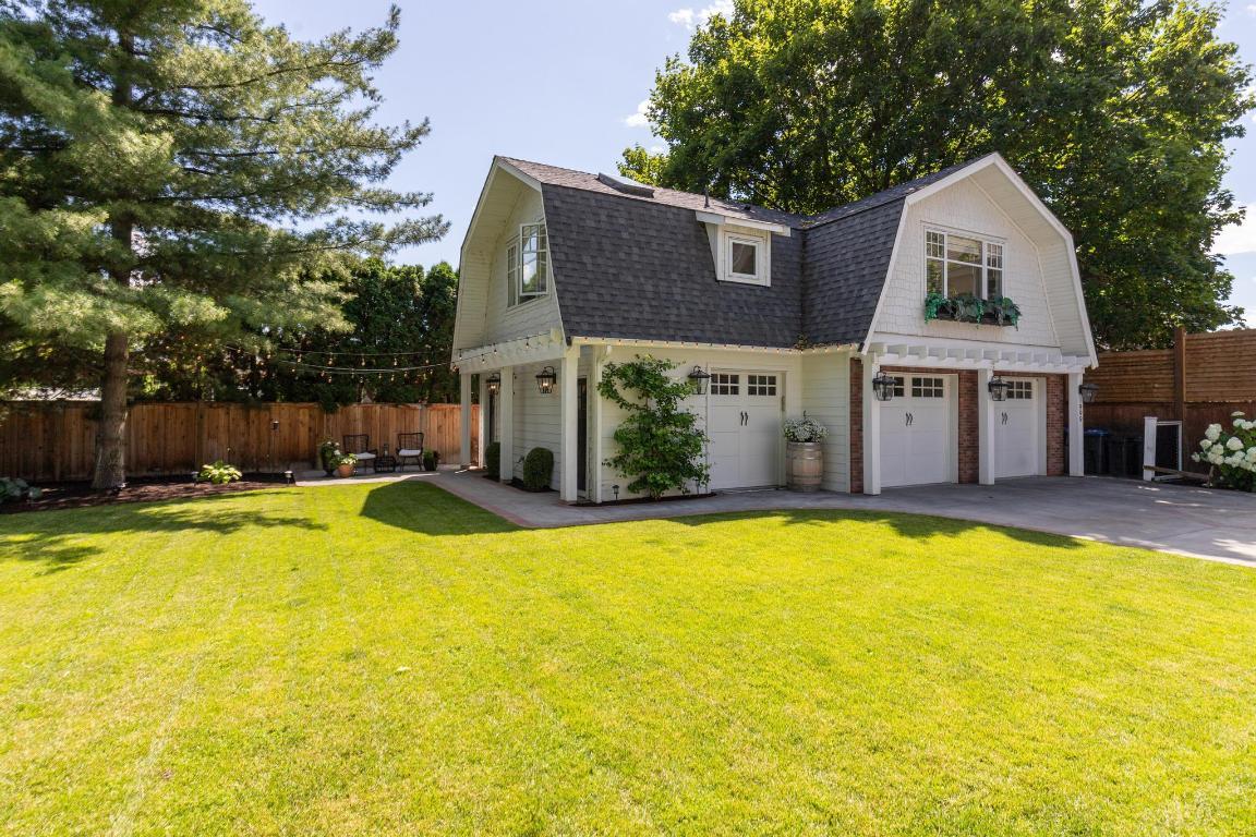 









1001


Lawrence

Avenue,
Kelowna,




BC
V1Y 6M3

