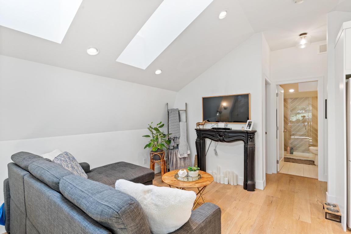 









1001


Lawrence

Avenue,
Kelowna,




BC
V1Y 6M3

