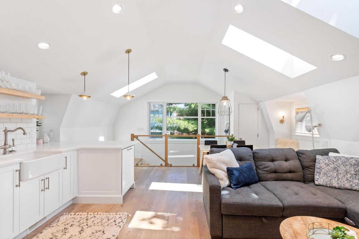 









1001


Lawrence

Avenue,
Kelowna,




BC
V1Y 6M3

